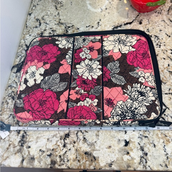 GUC Vera Bradley Pink and Brown Floral Laptop Case Quilted - Picture 9 of 10